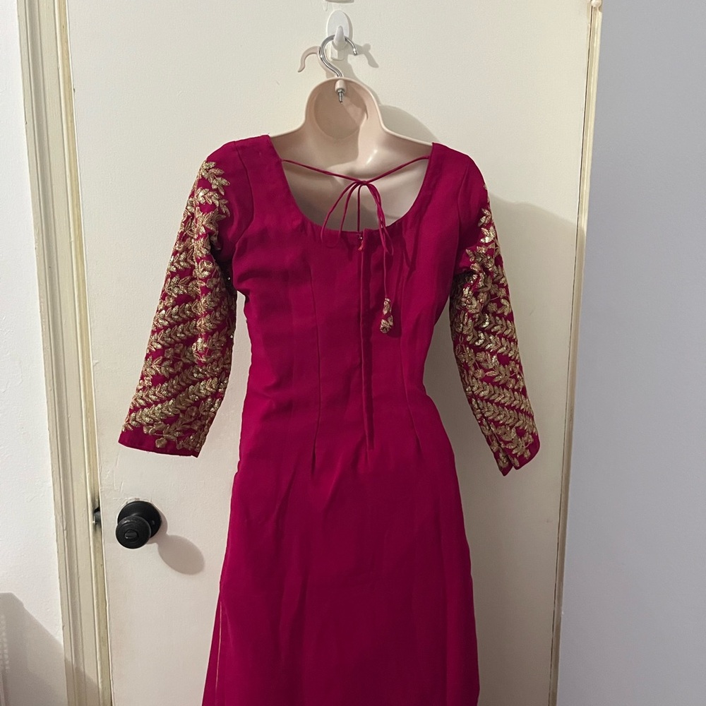 Elegant magenta and gold palazzo suit - Picture 7 of 9